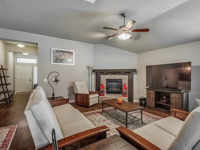 Photo 8 — 915 Eaglerock Lane, Norman, OK 73069