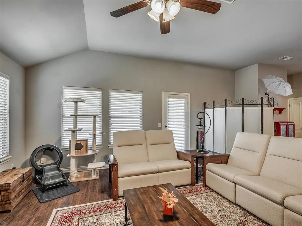 Photo 10 — 915 Eaglerock Lane, Norman, OK 73069