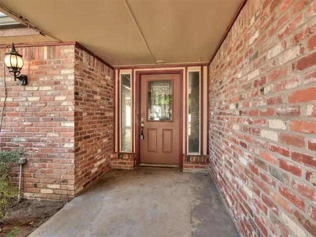 Photo 2 — 524 Canyon Road, Edmond, OK 73034