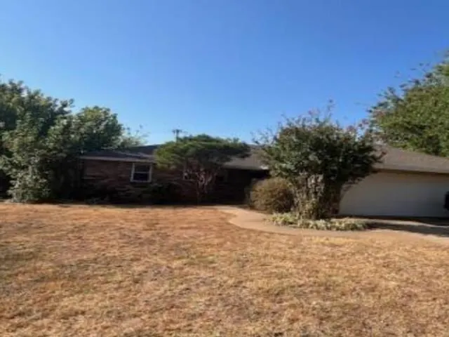 Front exterior — 1406 W Will Rogers Drive, Duncan, OK 73533