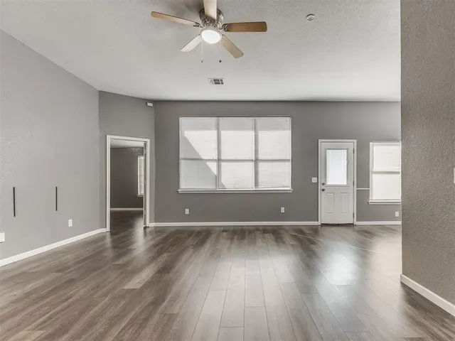 Photo 3 — 240 SE 23rd Street, Moore, OK 73160