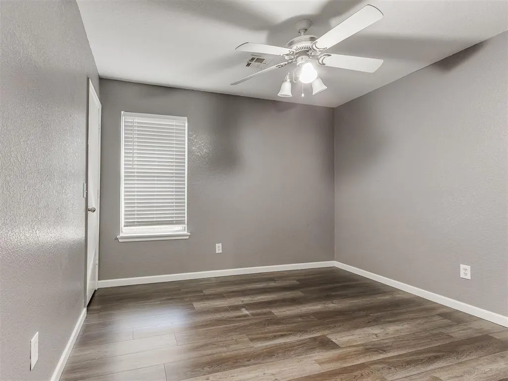 Photo 5 — 240 SE 23rd Street, Moore, OK 73160