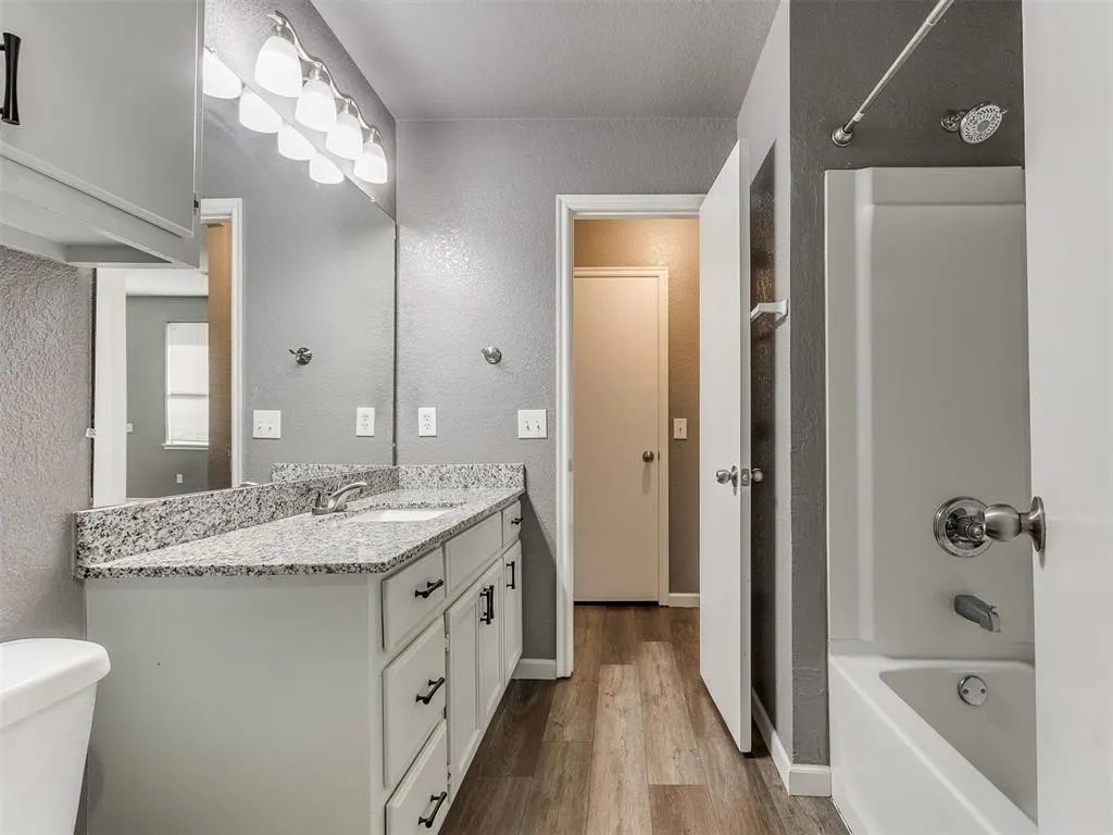 Photo 6 — 240 SE 23rd Street, Moore, OK 73160