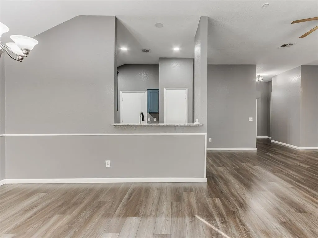 Photo 9 — 240 SE 23rd Street, Moore, OK 73160