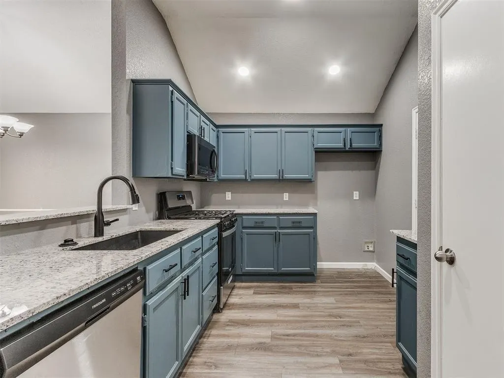 Photo 10 — 240 SE 23rd Street, Moore, OK 73160