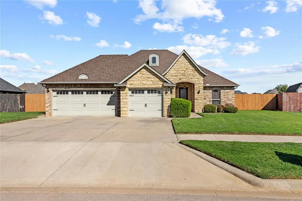 Front exterior — 1304 Crimson Drive, Weatherford, OK 73096