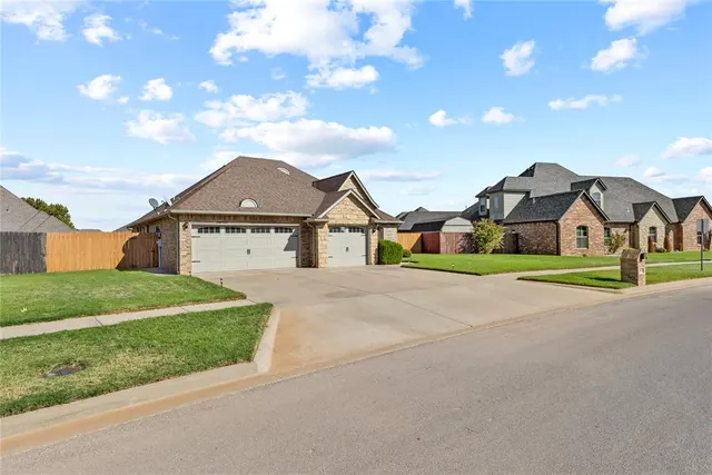Photo 2 — 1304 Crimson Drive, Weatherford, OK 73096