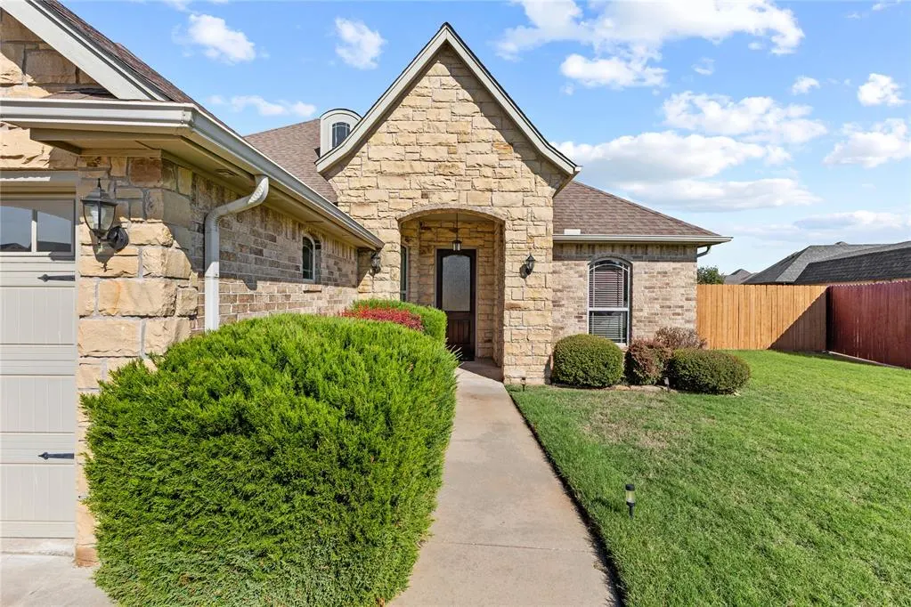 Photo 4 — 1304 Crimson Drive, Weatherford, OK 73096