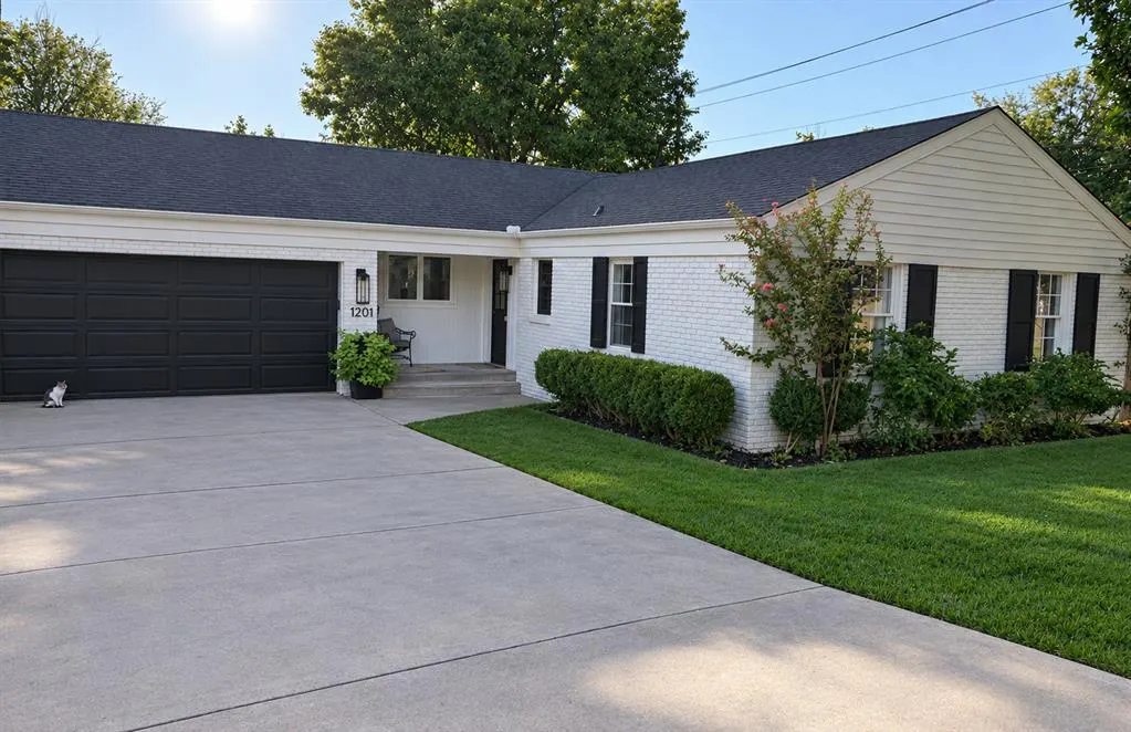 Front exterior — 1201 Glenbrook Terrace, Nichols Hills, OK 73116