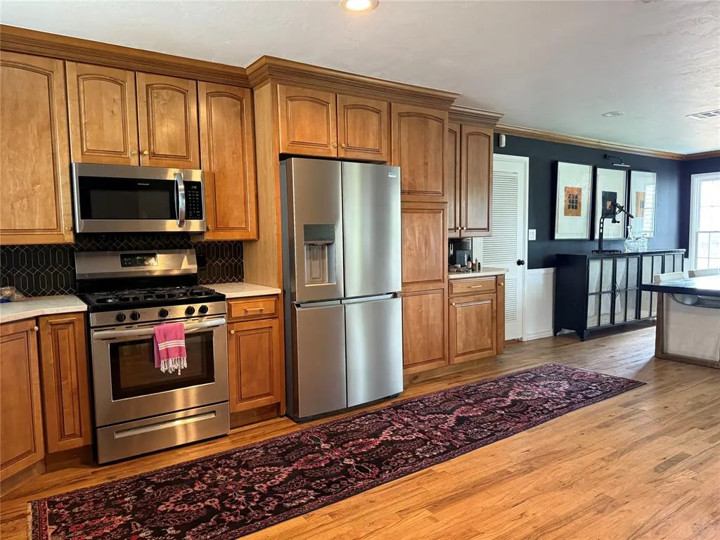 Photo 2 — 1201 Glenbrook Terrace, Nichols Hills, OK 73116