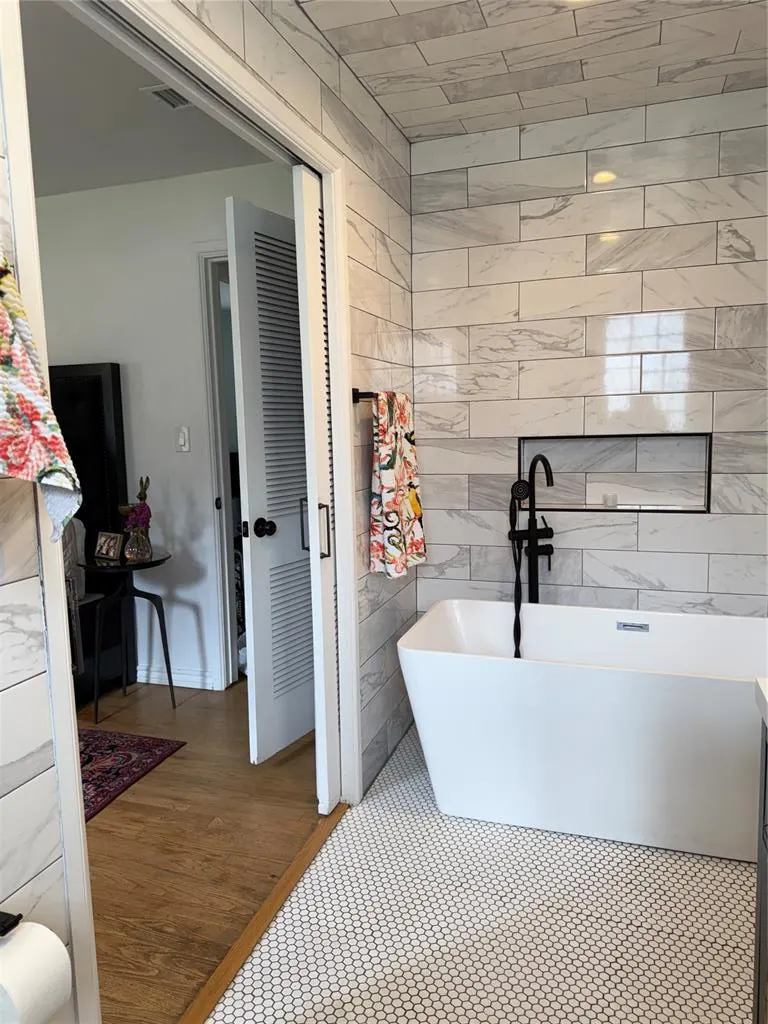 Photo 14 — 1201 Glenbrook Terrace, Nichols Hills, OK 73116