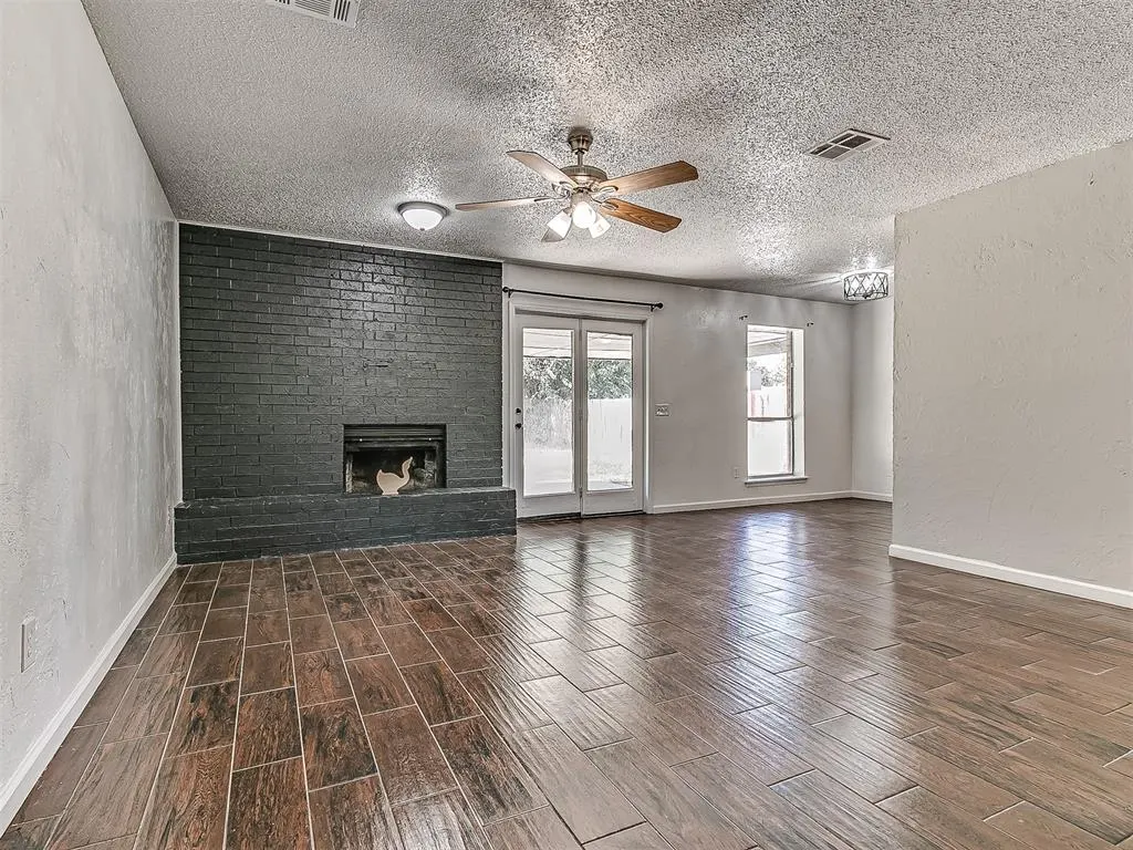 Photo 2 — 451 Crooked Oak Drive, Harrah, OK 73045