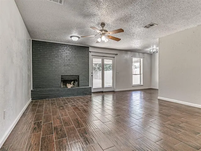 Photo 2 — 451 Crooked Oak Drive, Harrah, OK 73045