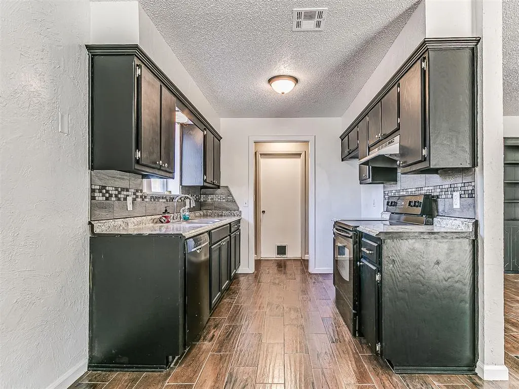 Photo 3 — 451 Crooked Oak Drive, Harrah, OK 73045