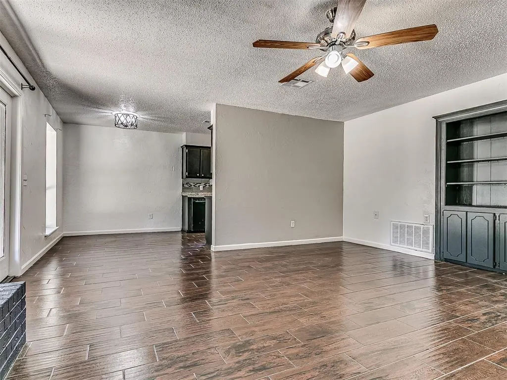 Photo 8 — 451 Crooked Oak Drive, Harrah, OK 73045