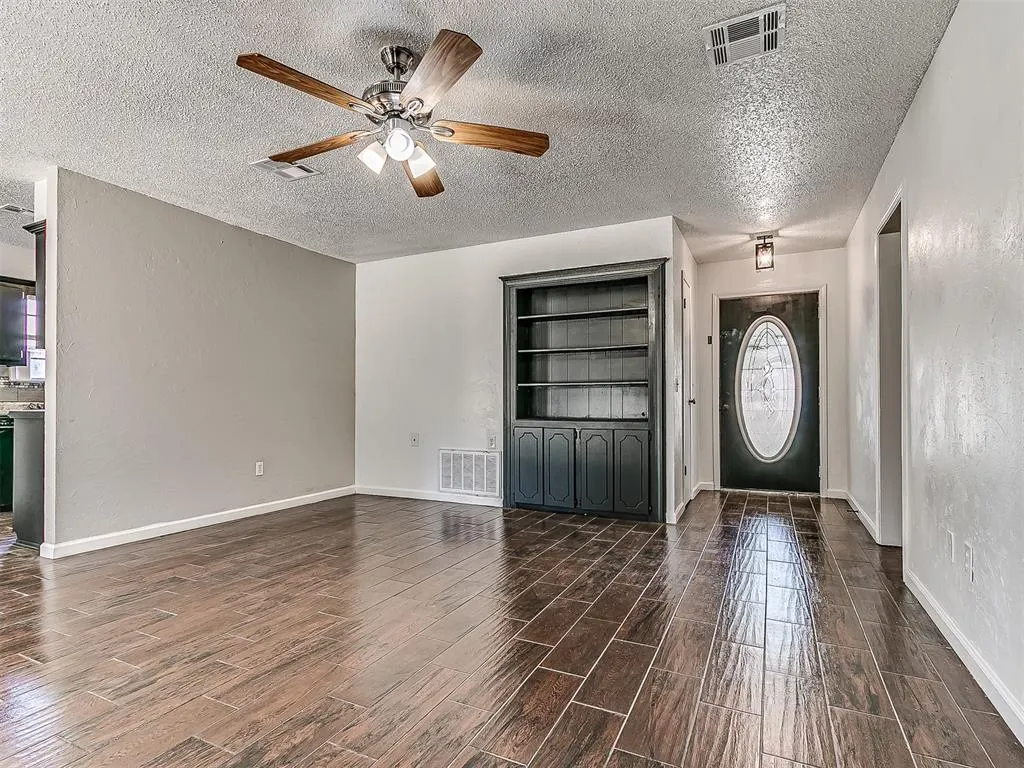 Photo 9 — 451 Crooked Oak Drive, Harrah, OK 73045