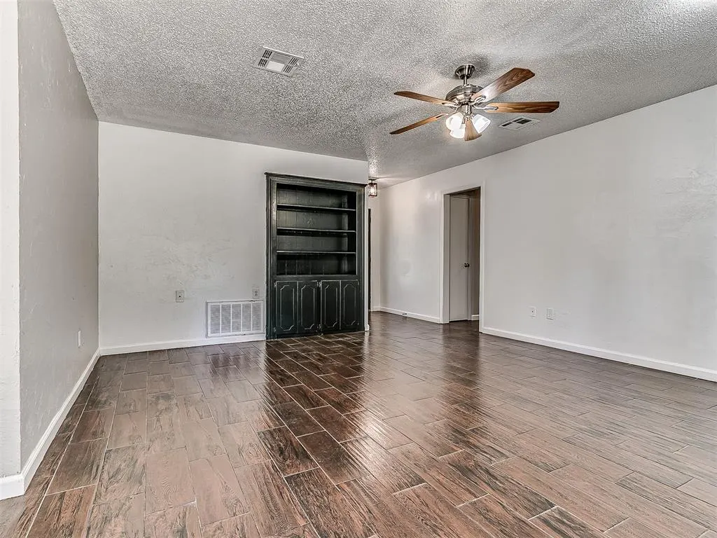 Photo 11 — 451 Crooked Oak Drive, Harrah, OK 73045