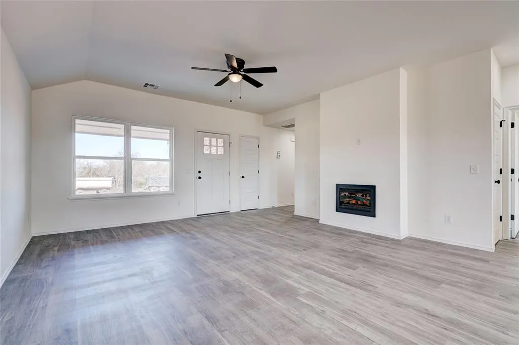 Photo 2 — 2077 County St 2971,, Blanchard, OK 73010