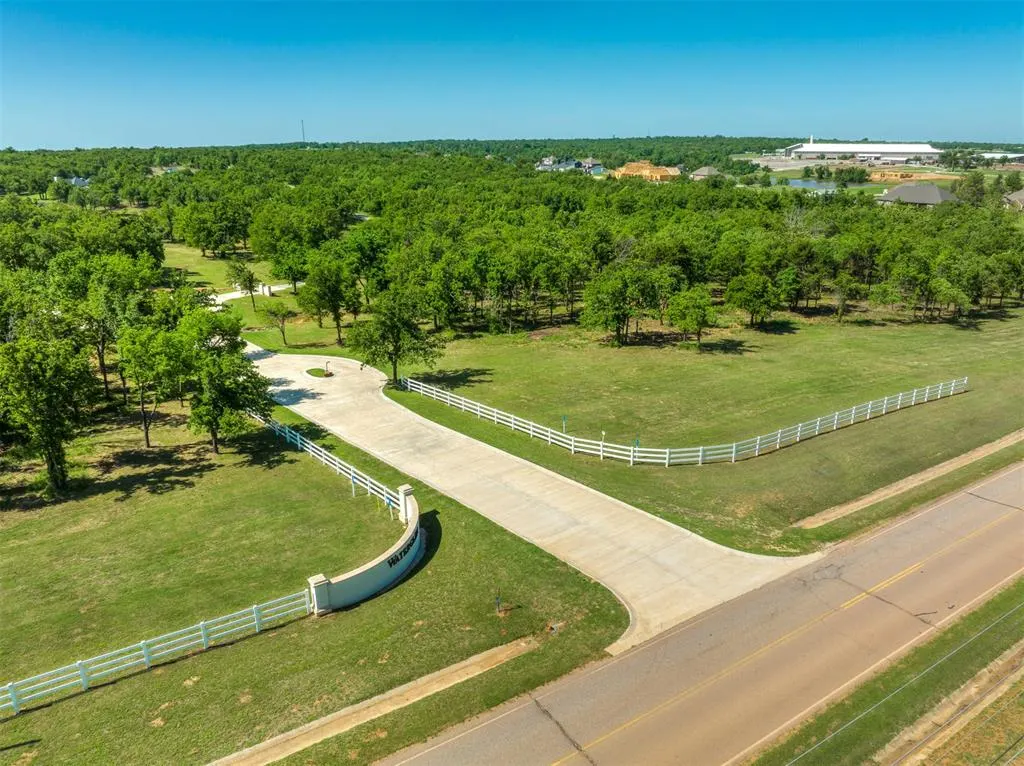 Photo 2 — 9759 Creek View Road, Guthrie, OK 73044