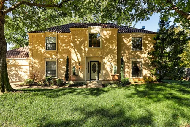 Photo 2 — 2413 S Wentworth Court, Oklahoma City, OK 73170
