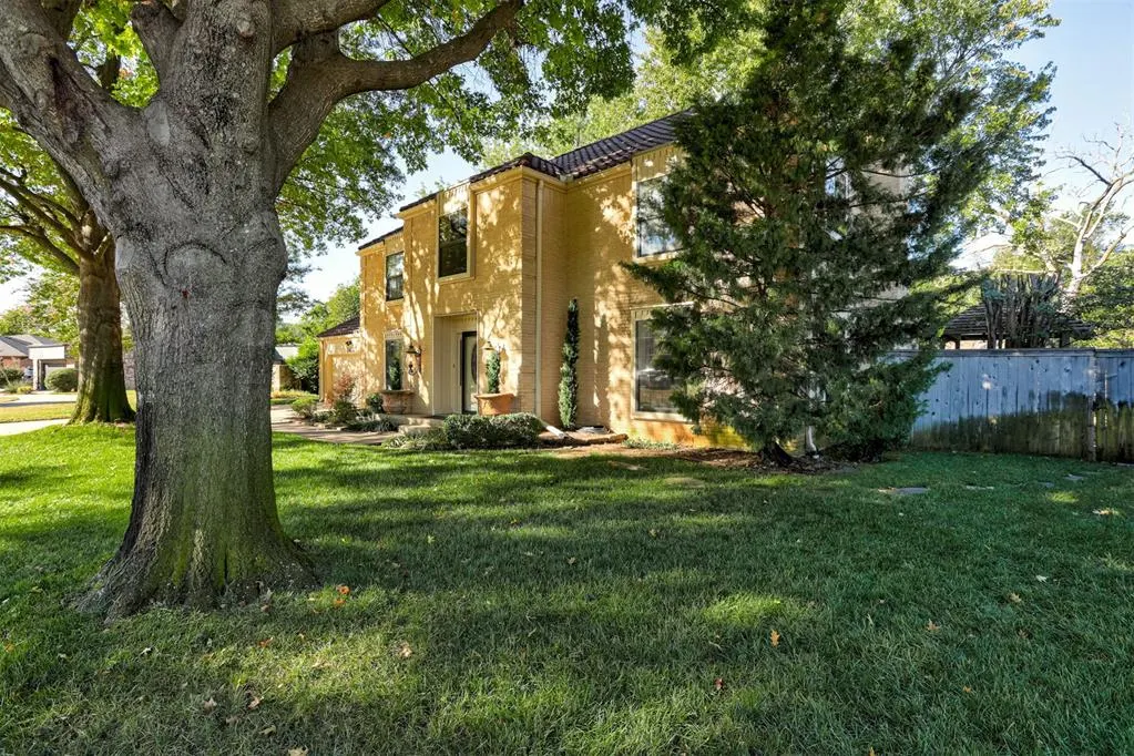 Photo 4 — 2413 S Wentworth Court, Oklahoma City, OK 73170