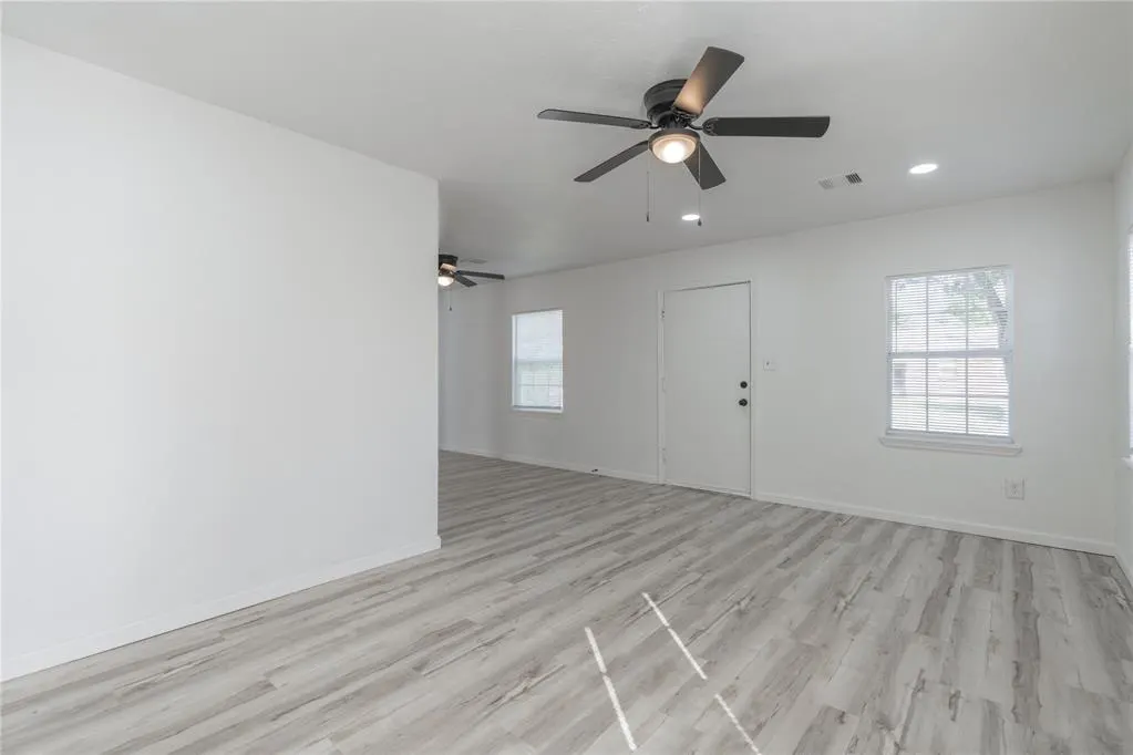Photo 5 — 2200 NE 19th Street, Oklahoma City, OK 73111