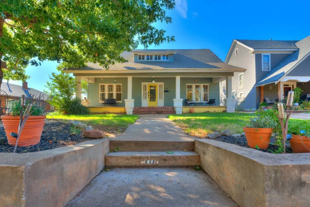 Front exterior — 717 E Warner Avenue, Guthrie, OK 73044