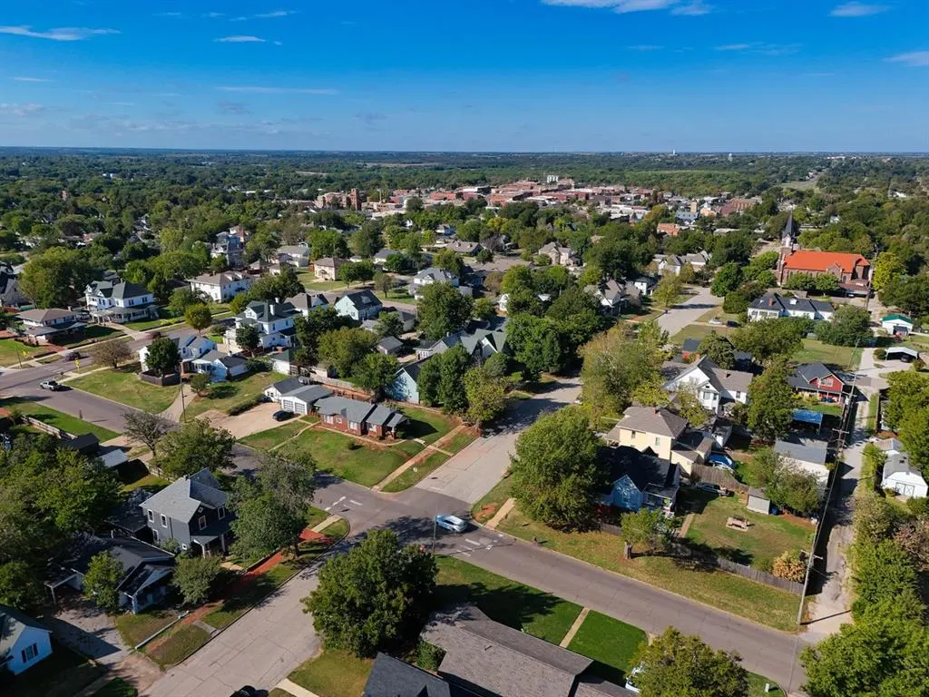 Photo 33 — 717 E Warner Avenue, Guthrie, OK 73044