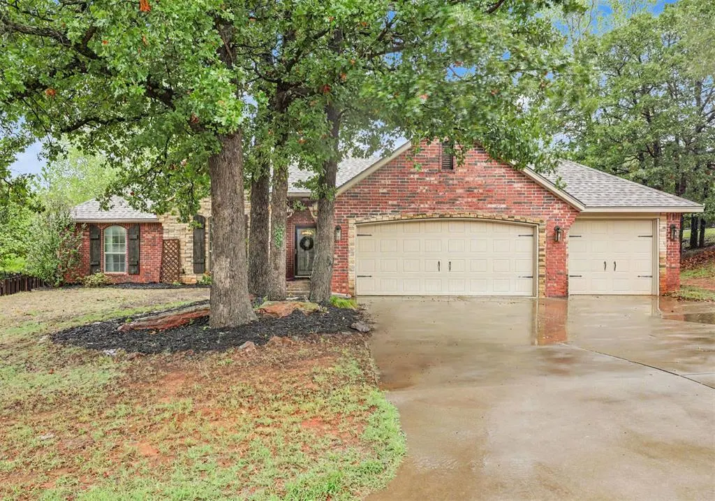 Front exterior — 3855 ROCK DOVE Landing, Edmond, OK 73034