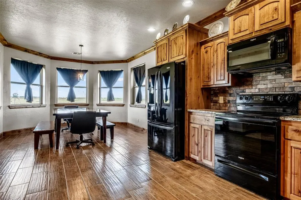 Photo 7 — 24119 E 1080 Road, Weatherford, OK 73096
