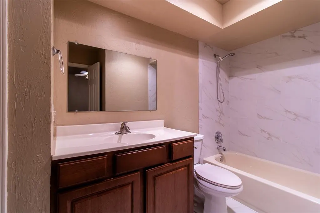 Photo 4 — 14007 Fairhill Avenue, Oklahoma City, OK 73013