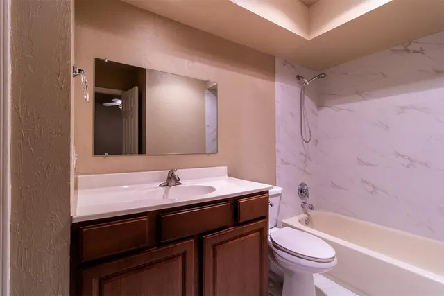 Photo 4 — 14007 Fairhill Avenue, Oklahoma City, OK 73013