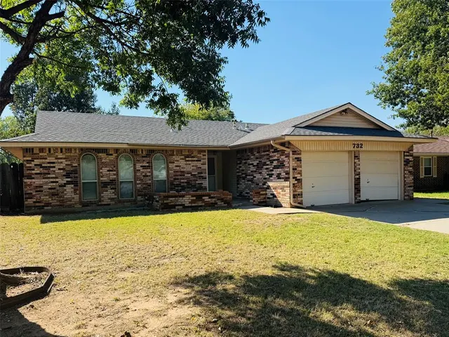 Photo 2 — 732 Ranchoak Drive, Yukon, OK 73099