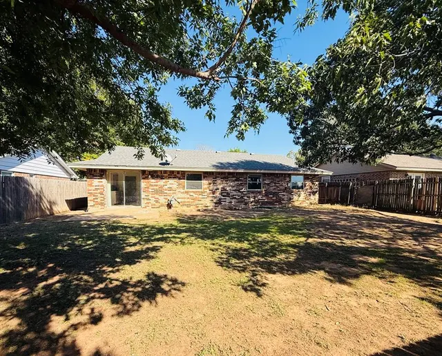 Photo 3 — 732 Ranchoak Drive, Yukon, OK 73099