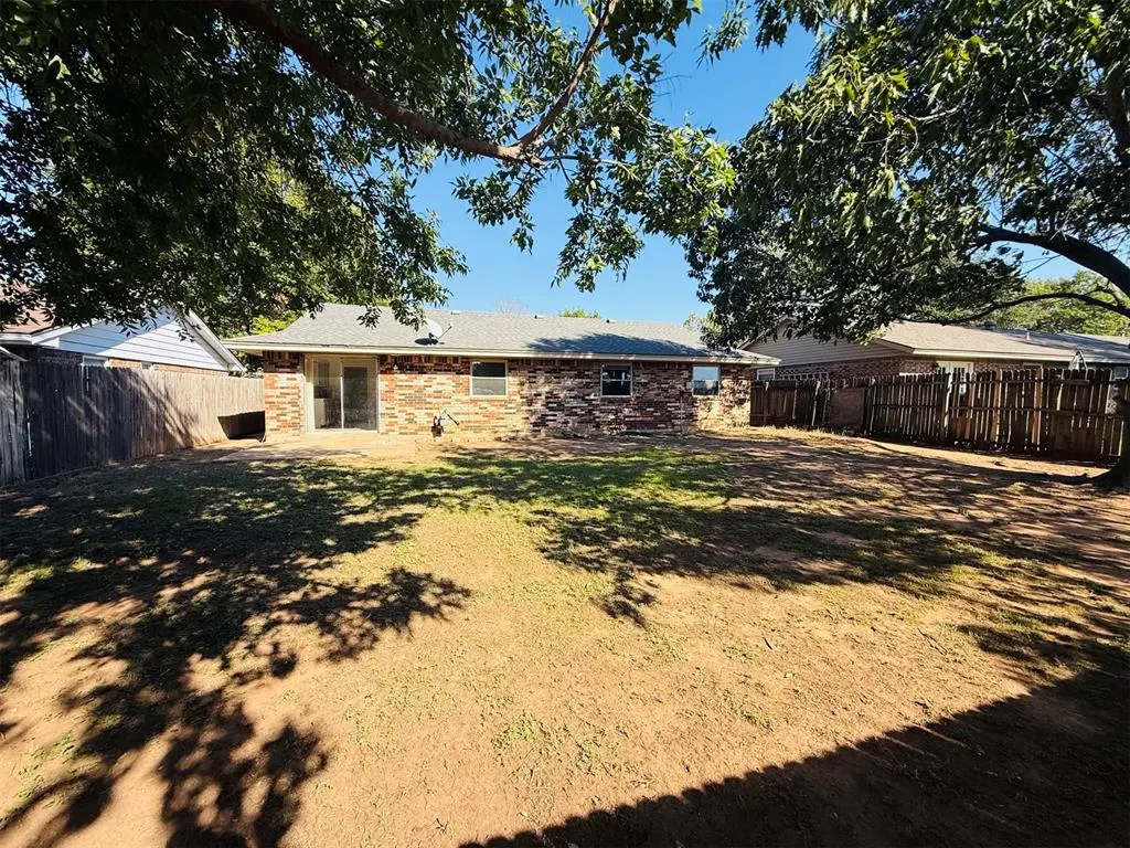 Photo 4 — 732 Ranchoak Drive, Yukon, OK 73099