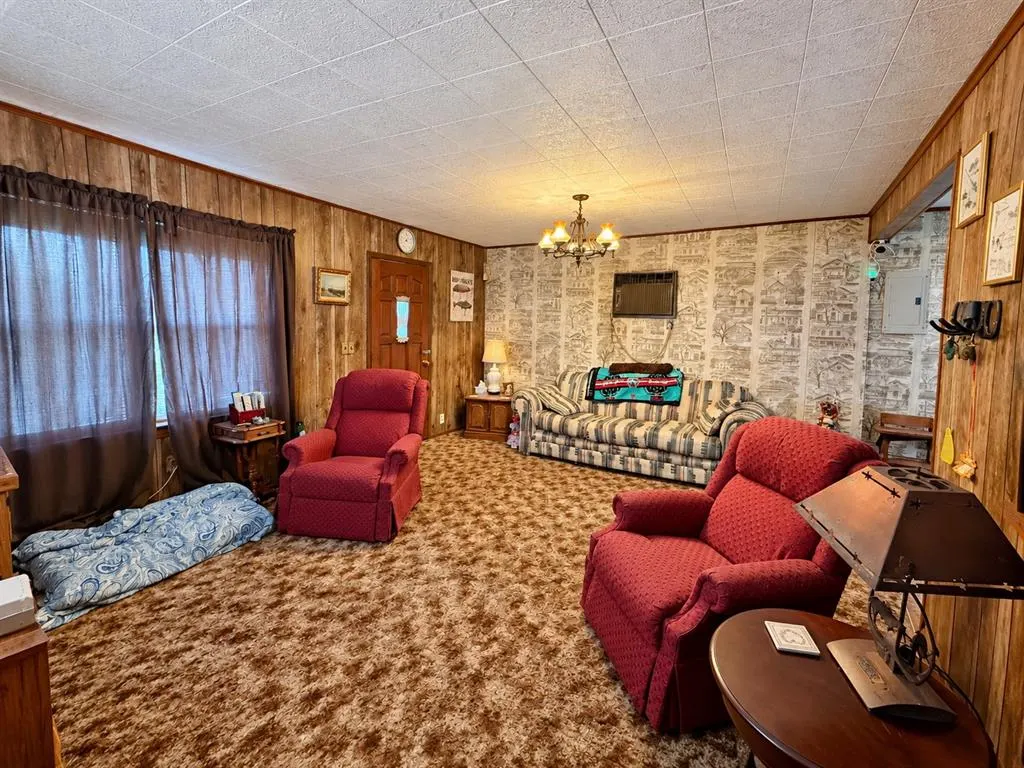Photo 4 — 319 Division Street, Hydro, OK 73048