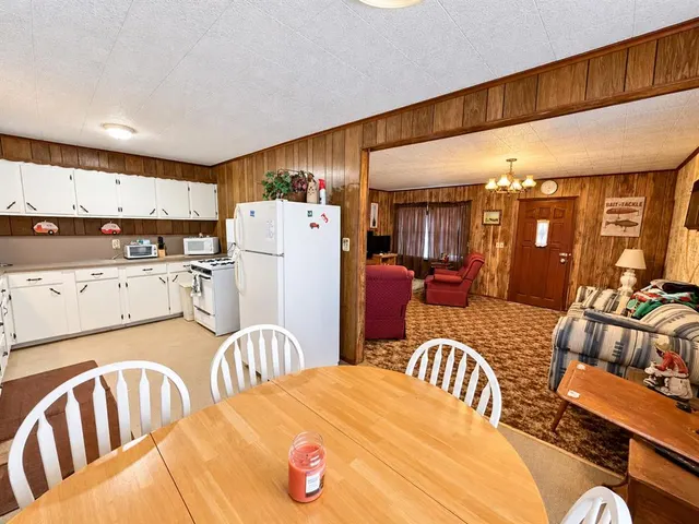Photo 5 — 319 Division Street, Hydro, OK 73048
