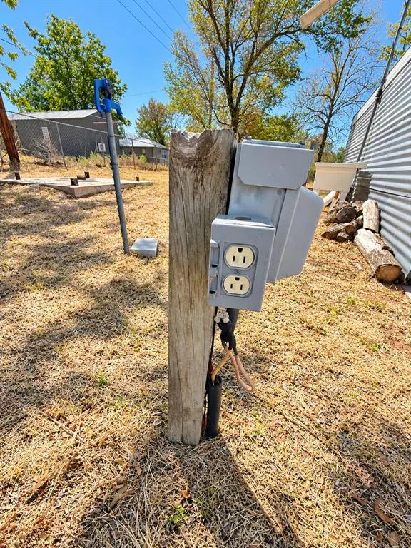 Photo 26 — 319 Division Street, Hydro, OK 73048