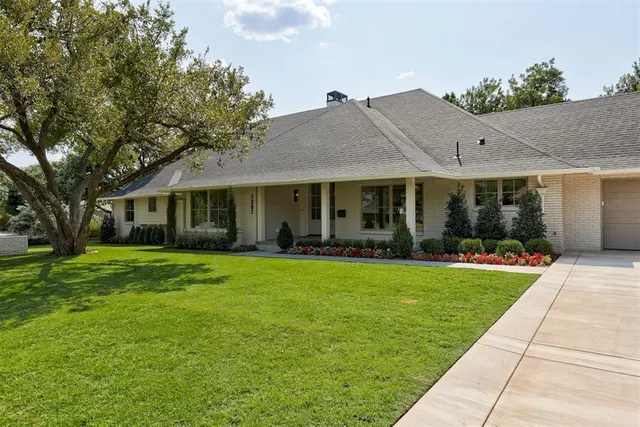 Photo 3 — 7307 Waverly Avenue, Nichols Hills, OK 73120