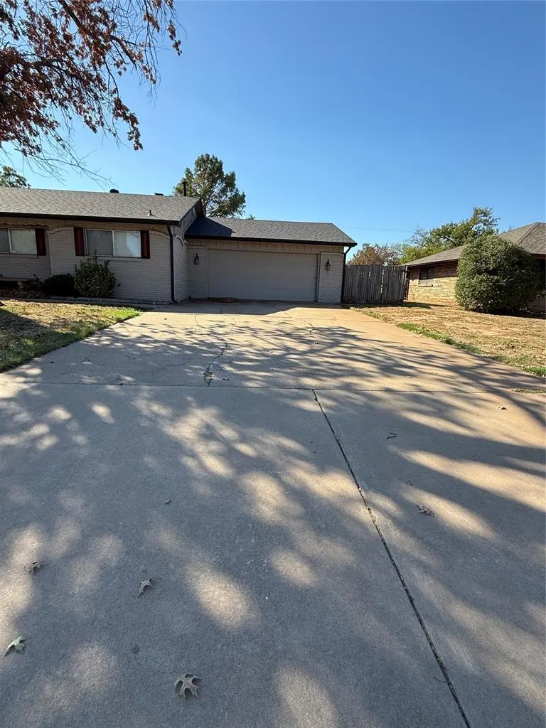 Photo 2 — 6909 S Country Club Drive, Oklahoma City, OK 73159