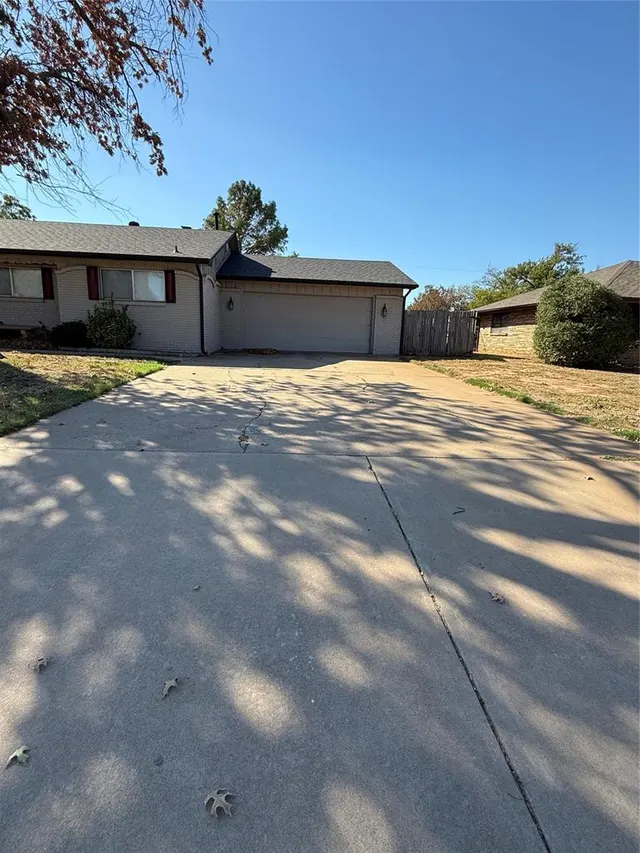 Photo 2 — 6909 S Country Club Drive, Oklahoma City, OK 73159
