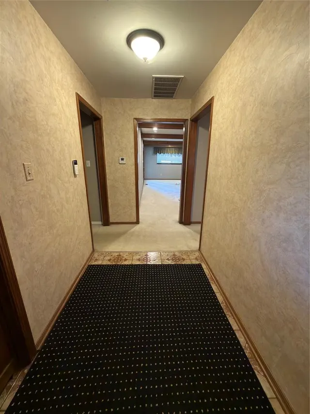 Photo 5 — 6909 S Country Club Drive, Oklahoma City, OK 73159