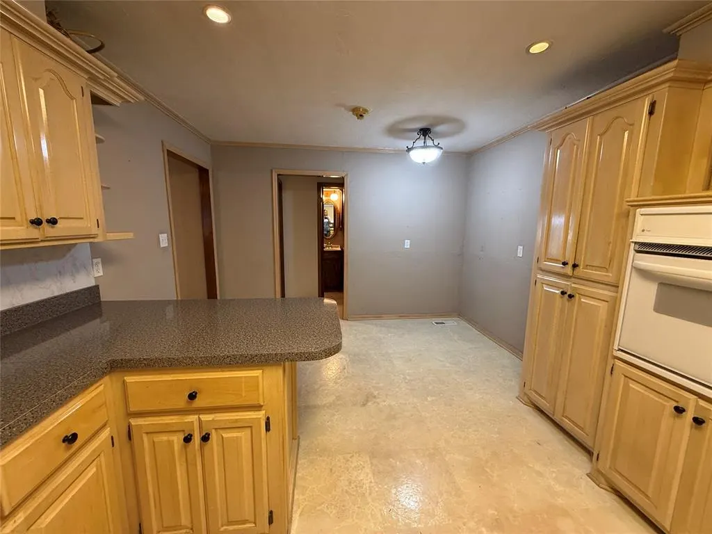 Photo 13 — 6909 S Country Club Drive, Oklahoma City, OK 73159