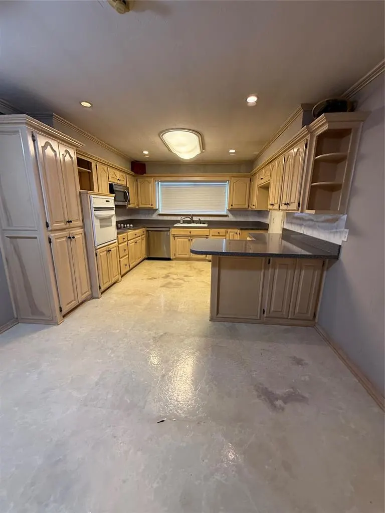 Photo 14 — 6909 S Country Club Drive, Oklahoma City, OK 73159