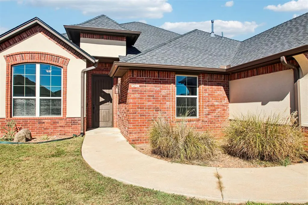 Photo 2 — 1916 Inglenook Drive, Norman, OK 73071