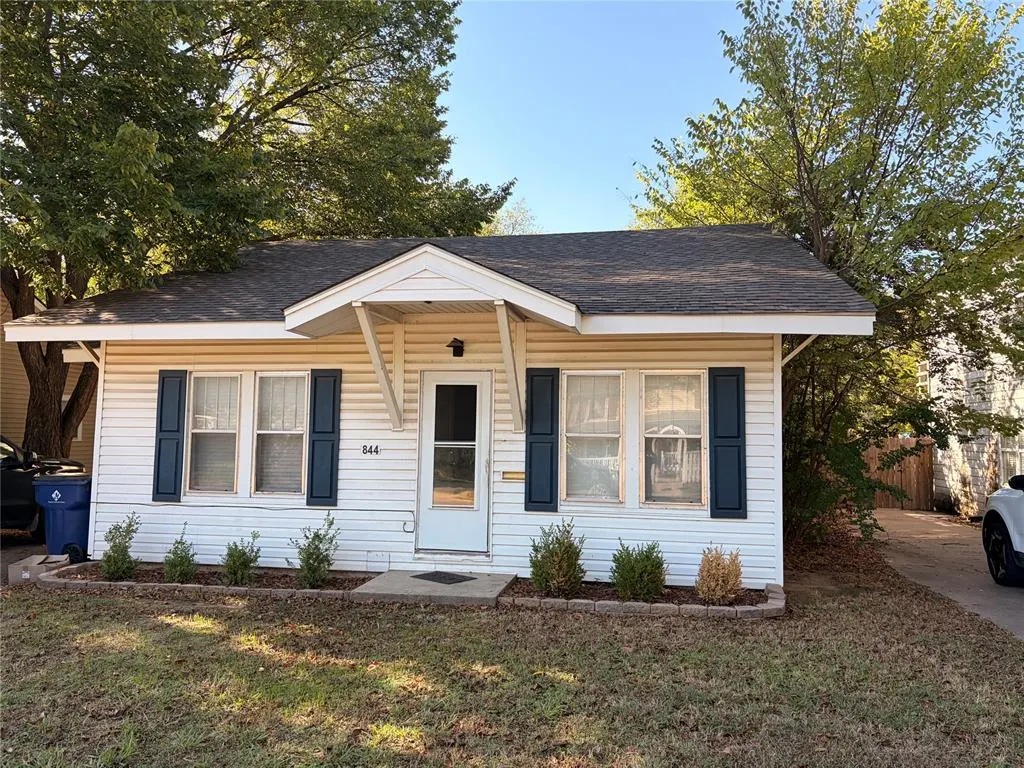 Photo 2 — 810 W Spruce Avenue, Duncan, OK 73533