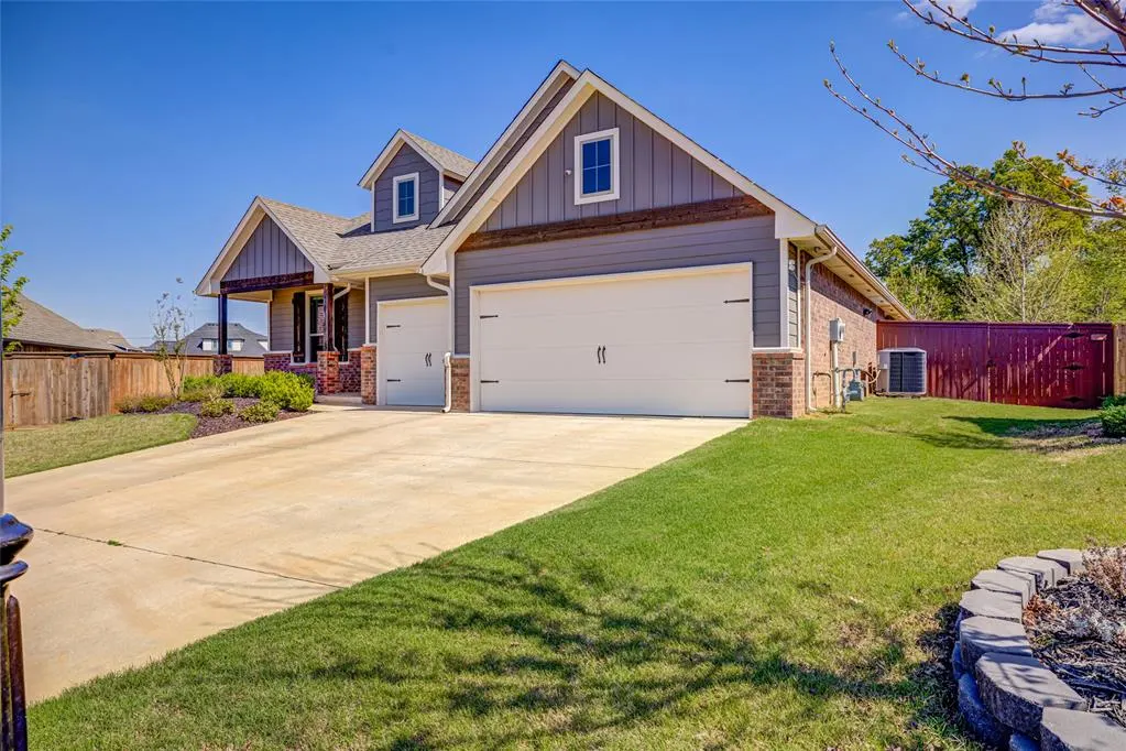 Photo 4 — 3000 Grapevine Street, Edmond, OK 73034