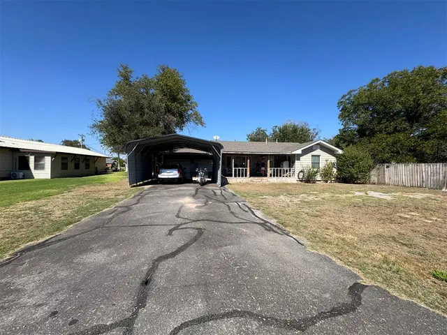 Photo 2 — 915 W C Street, Eldorado, OK 73537