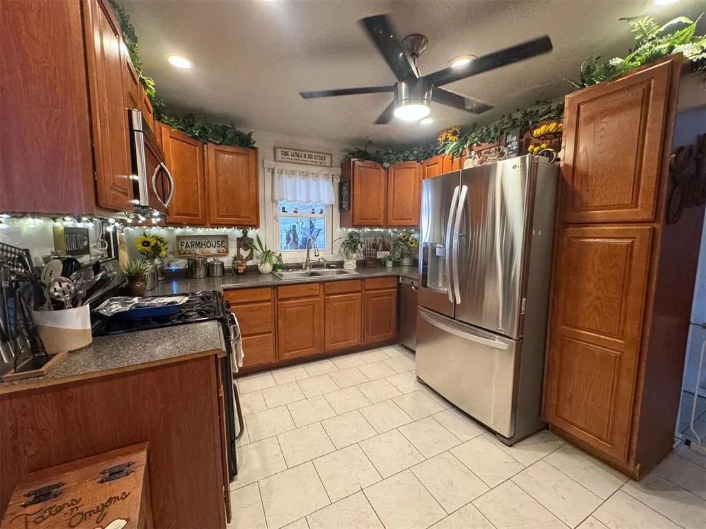 Photo 5 — 915 W C Street, Eldorado, OK 73537