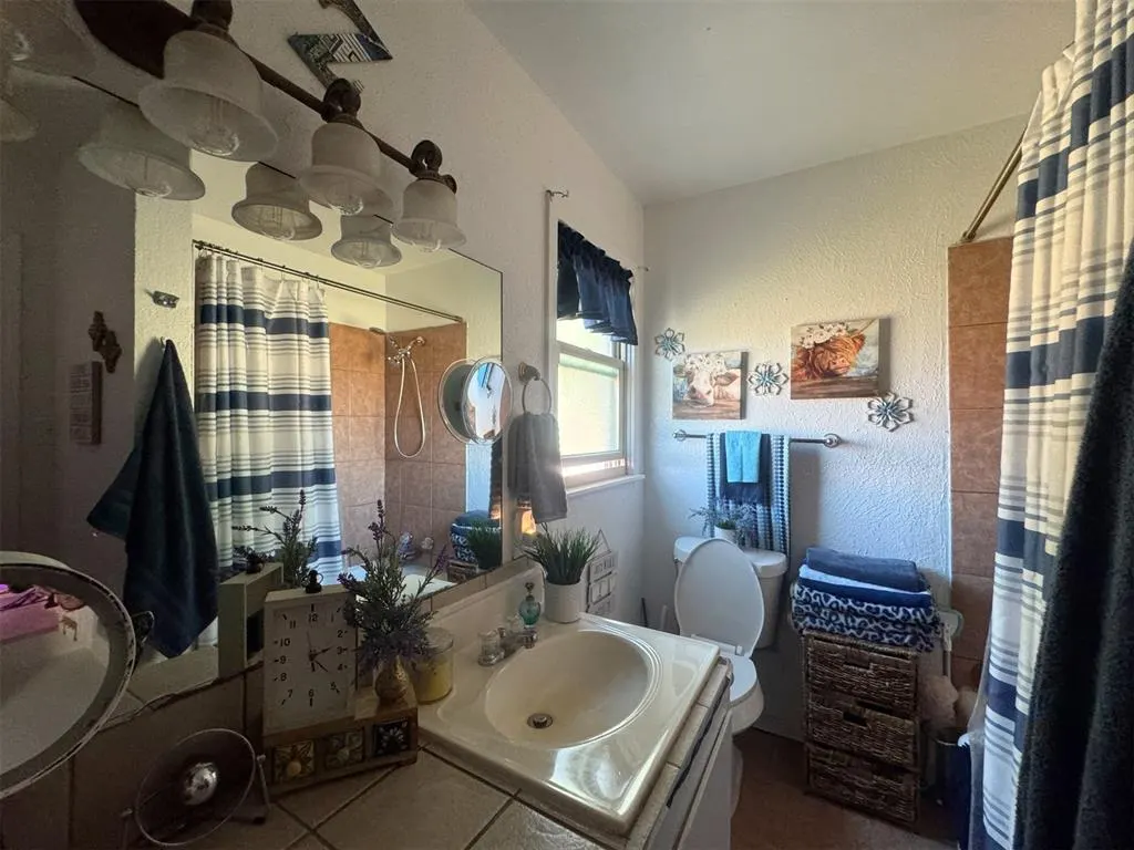 Photo 10 — 915 W C Street, Eldorado, OK 73537